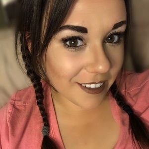 Meet your Posher, Claudia